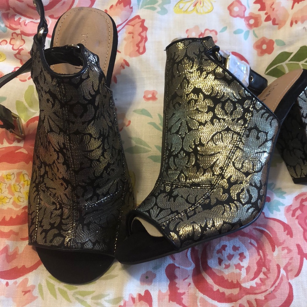 BNWOT Torrid Festive Booties Size 8W